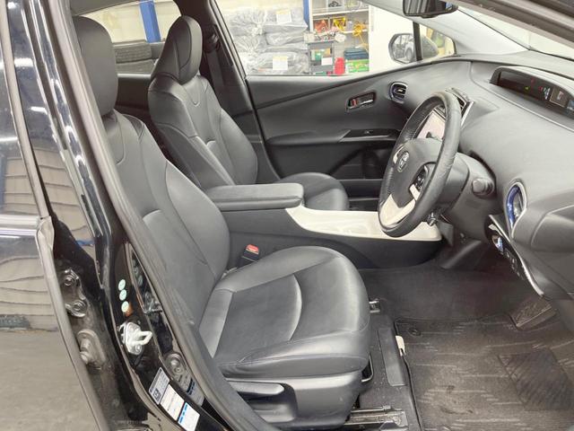 プリウス Ａツーリングセレクション　４ＷＤ　モデリスタエアロ　バックカメラ　寒冷地仕様　衝突被害軽減システム　レーダークルーズ　コーナーセンサー　スマートキー　ＬＥＤヘッド　ビルトインＥＴＣ　オートハイビーム　車線逸脱警報（9枚目）