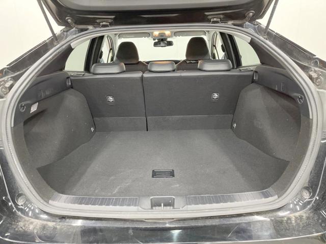 プリウス Ａツーリングセレクション　４ＷＤ　モデリスタエアロ　バックカメラ　寒冷地仕様　衝突被害軽減システム　レーダークルーズ　コーナーセンサー　スマートキー　ＬＥＤヘッド　ビルトインＥＴＣ　オートハイビーム　車線逸脱警報（11枚目）