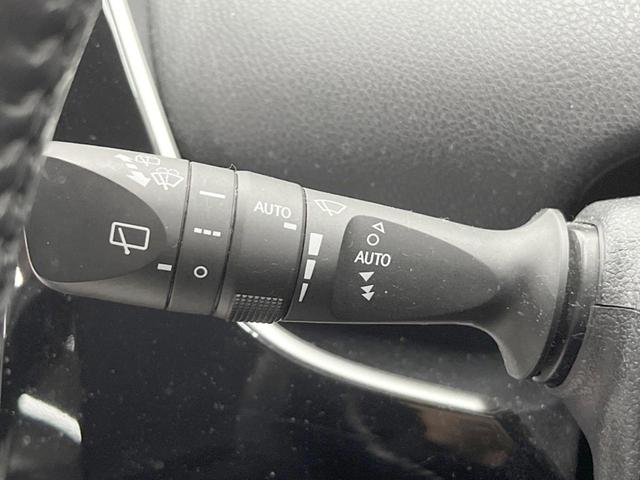 プリウス Ａツーリングセレクション　４ＷＤ　モデリスタエアロ　バックカメラ　寒冷地仕様　衝突被害軽減システム　レーダークルーズ　コーナーセンサー　スマートキー　ＬＥＤヘッド　ビルトインＥＴＣ　オートハイビーム　車線逸脱警報（46枚目）