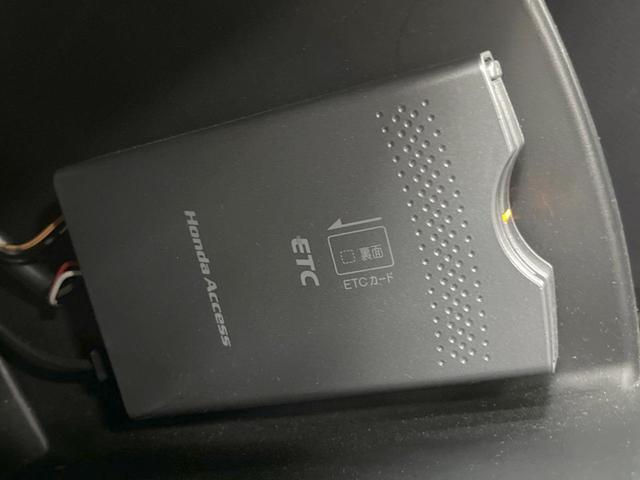 CR-V ZXi 4WD ガラスルーフ バックカメラ 寒冷地仕様 衝突被害軽減システム レザーシート コーナーセンサー スマートキー LEDヘッド ETC オートライト デュアルエアコン CD DVD再生 フルセグ(42枚目)