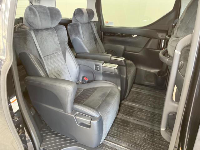 アルファード 2.5S Cパッケージ 4WD 両側電動ドア 後席モニター バックカメラ 寒冷地仕様 電動リアゲート ハーフレザーシート コーナーセンサー スマートキー LEDヘッド ビルトインETC クルコン オートライト(10枚目)