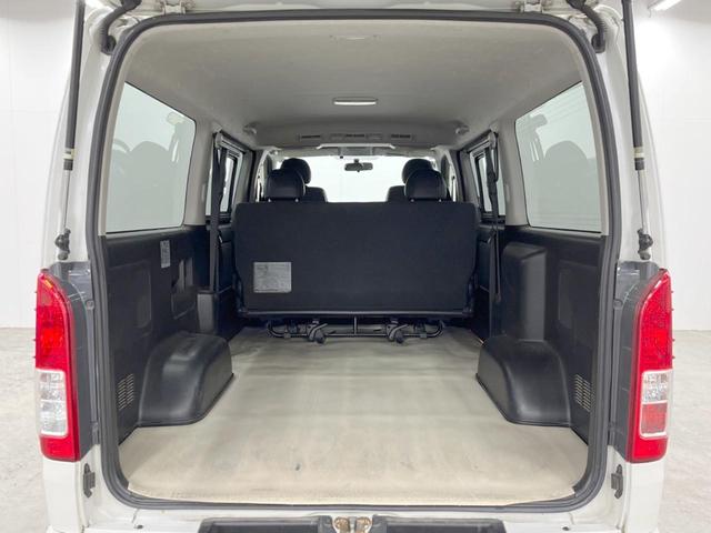 レジアスエースバン スーパーＧＬ　ダークプライム　４ＷＤ　ディーゼル（軽油）　バックカメラ　ＬＥＤヘッド　オートライト　オートエアコン　Ｂｌｕｅｔｏｏｔｈ　ＣＤ　ＤＶＤ再生（11枚目）