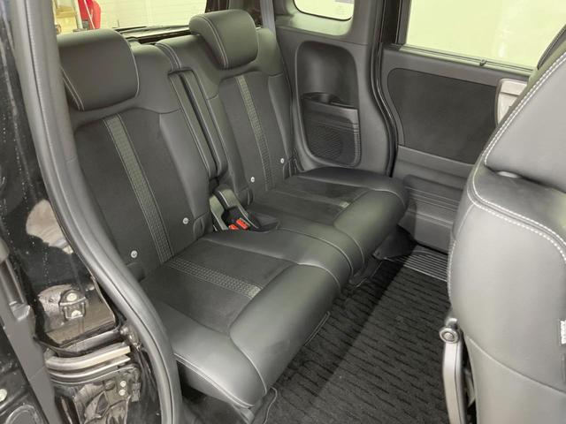 Ｎ－ＢＯＸカスタム Ｌターボ　スタイル＋ブラック　４ＷＤ　両側電動ドア　純正ＳＤナビ　バックカメラ　衝突被害軽減システム　ハーフレザーシート　スマートキー　ＬＥＤヘッド　ビルトインＥＴＣ　クルコン　オートハイビーム　オートエアコン（10枚目）