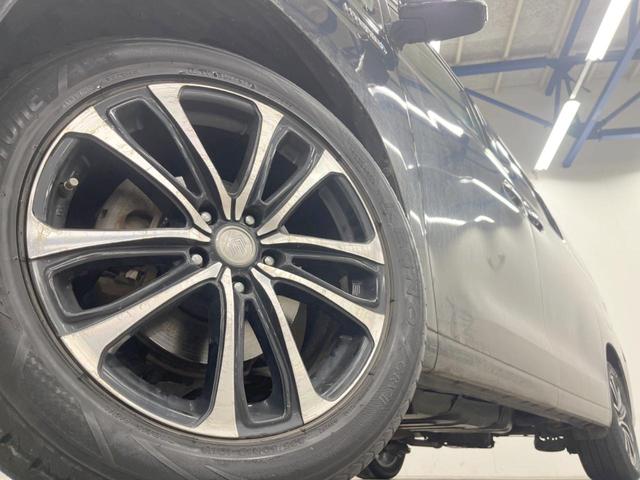 ヴェルファイアハイブリッド Ｘ　４ＷＤ　ＳＤナビ　バックカメラ　レザーシート　スマートキー　ＨＩＤヘッド　クルコン　デュアルエアコン　ＣＤ　ＤＶＤ再生（14枚目）