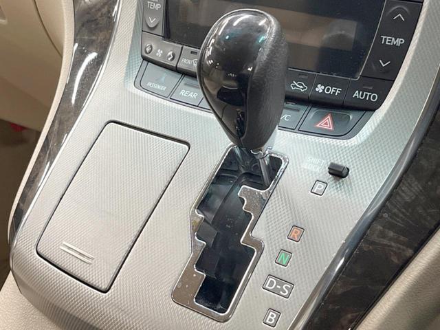 ヴェルファイアハイブリッド Ｘ　４ＷＤ　ＳＤナビ　バックカメラ　レザーシート　スマートキー　ＨＩＤヘッド　クルコン　デュアルエアコン　ＣＤ　ＤＶＤ再生（56枚目）