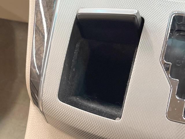 ヴェルファイアハイブリッド Ｘ　４ＷＤ　ＳＤナビ　バックカメラ　レザーシート　スマートキー　ＨＩＤヘッド　クルコン　デュアルエアコン　ＣＤ　ＤＶＤ再生（58枚目）