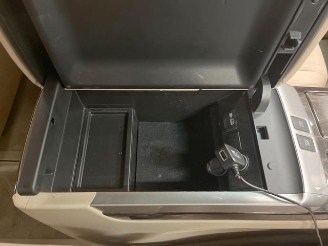 ヴェルファイアハイブリッド Ｘ　４ＷＤ　ＳＤナビ　バックカメラ　レザーシート　スマートキー　ＨＩＤヘッド　クルコン　デュアルエアコン　ＣＤ　ＤＶＤ再生（63枚目）