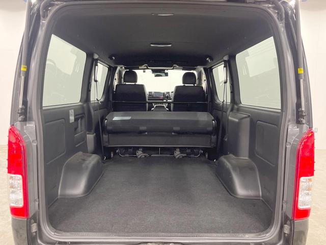 ハイエースバン スーパーＧＬ　ダークプライムＩＩ　４ＷＤ　ディーゼル（軽油）　両側電動ドア　純正ＳＤナビ　全周囲カメラ　衝突被害軽減システム　ハーフレザーシート　ドラレコ　スマートキー　ＬＥＤヘッド　オートハイビーム　オートエアコン（11枚目）