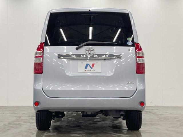 ノア Ｘ　Ｌセレクション　４ＷＤ　両側電動ドア　バックカメラ　スマートキー　ＨＩＤヘッド　純正１６インチアルミ　オートライト　デュアルエアコン　Ｂｌｕｅｔｏｏｔｈ（16枚目）