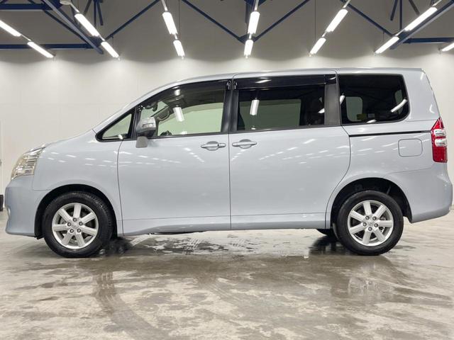 ノア Ｘ　Ｌセレクション　４ＷＤ　両側電動ドア　バックカメラ　スマートキー　ＨＩＤヘッド　純正１６インチアルミ　オートライト　デュアルエアコン　Ｂｌｕｅｔｏｏｔｈ（23枚目）