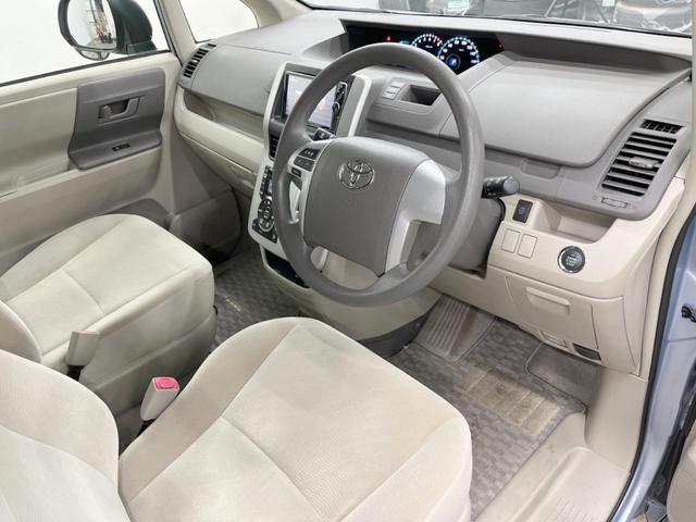 ノア Ｘ　Ｌセレクション　４ＷＤ　両側電動ドア　バックカメラ　スマートキー　ＨＩＤヘッド　純正１６インチアルミ　オートライト　デュアルエアコン　Ｂｌｕｅｔｏｏｔｈ（30枚目）