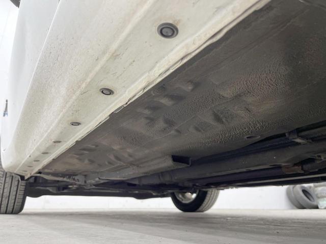 ノート ｅ－パワー　メダリスト　ＦＯＵＲ　４ＷＤ　純正ナビ　アラウンドビューモニター　衝突軽減　車線逸脱　ＬＥＤヘッドライト　インテリキー　横滑り防止　電動格納ミラー　純正１５インチアルミ（52枚目）