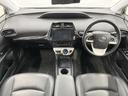 プリウス Ｓツーリングセレクション　４ＷＤ　バックカメラ　レザーシート　スマートキー　ＬＥＤヘッド　ビルトインＥＴＣ　オートハイビーム　オートライト　オートエアコン　純正１７インチアルミ　Ｂｌｕｅｔｏｏｔｈ　ＣＤ　ＤＶＤ再生　フルセグ（2枚目）