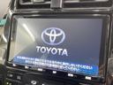 プリウス Ｓツーリングセレクション　４ＷＤ　バックカメラ　レザーシート　スマートキー　ＬＥＤヘッド　ビルトインＥＴＣ　オートハイビーム　オートライト　オートエアコン　純正１７インチアルミ　Ｂｌｕｅｔｏｏｔｈ　ＣＤ　ＤＶＤ再生　フルセグ（3枚目）