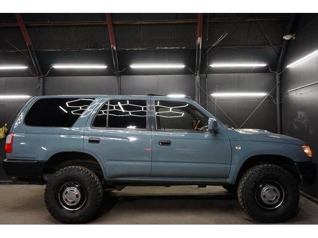 ハイラックスサーフ ＳＳＲ－Ｘリミテッド　ワイド　全塗装車／アンヴィルグレー／ナロー加工／リフトアップ／マッドタイヤ／外アルミ／外ステアリング／サンルーフ／外ナビ／Ｂｌｕｅｔｏｏｔｈ接続／１ＫＺエンジン（18枚目）