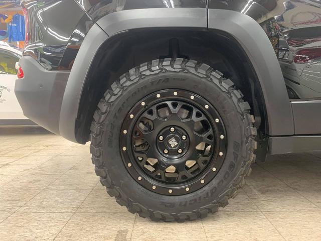 ジープ・チェロキー トレイルホーク　（Ｂｌａｃｋ　Ｈａｗｋ）Ｄ．Ｉ．Ｄデモカー　エクストリーム１７ＡＷ　ＢＦＧｏｏｄｒｉｃｈ　Ｍｕｄ　ＴｅｒｒａｉｎＴＡ（12枚目）