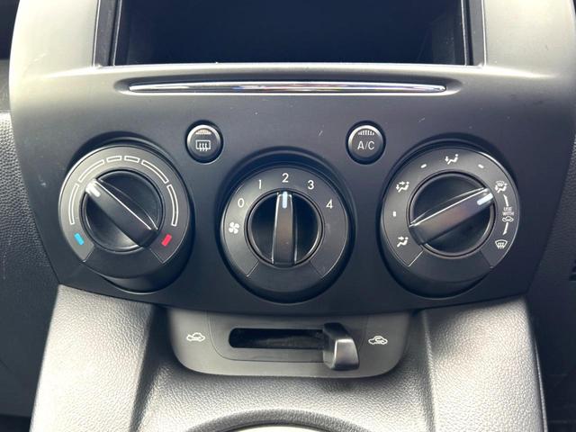 デミオ 13C 4WD CD エアバック(運転席・助手席) リモコンキー ステアリングスイッチ バブル式リアコンビネーションランプ  シートリフター(運転席) 2スピーカー(4枚目)
