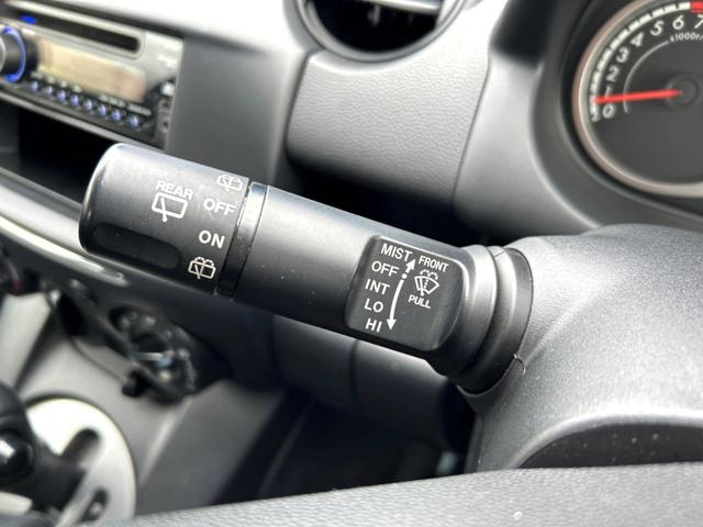 デミオ 13C 4WD CD エアバック(運転席・助手席) リモコンキー ステアリングスイッチ バブル式リアコンビネーションランプ  シートリフター(運転席) 2スピーカー(29枚目)