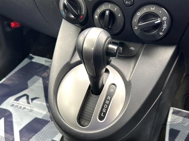 デミオ 13C 4WD CD エアバック(運転席・助手席) リモコンキー ステアリングスイッチ バブル式リアコンビネーションランプ  シートリフター(運転席) 2スピーカー(31枚目)