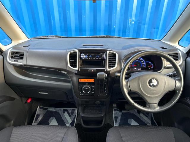 デリカＤ：２ Ｓ　４ＷＤ　禁煙車　両側電動スライドドア　オーディオ　ＨＩＤヘッドライト　スマートキー　純正１５インチＡＷ　シートヒーター　電動格納ミラー　ドアバイザー　盗難防止システム　オートライト　プライバシーガラス（2枚目）