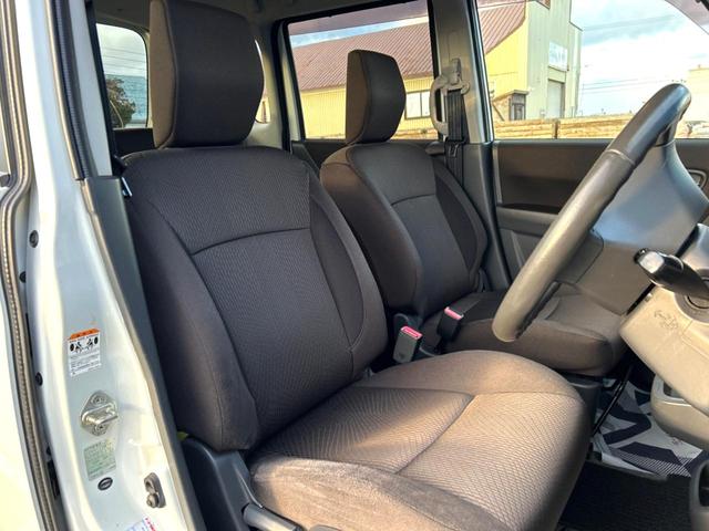 デリカＤ：２ Ｓ　４ＷＤ　禁煙車　両側電動スライドドア　オーディオ　ＨＩＤヘッドライト　スマートキー　純正１５インチＡＷ　シートヒーター　電動格納ミラー　ドアバイザー　盗難防止システム　オートライト　プライバシーガラス（7枚目）