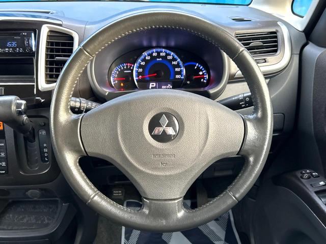 デリカＤ：２ Ｓ　４ＷＤ　禁煙車　両側電動スライドドア　オーディオ　ＨＩＤヘッドライト　スマートキー　純正１５インチＡＷ　シートヒーター　電動格納ミラー　ドアバイザー　盗難防止システム　オートライト　プライバシーガラス（10枚目）