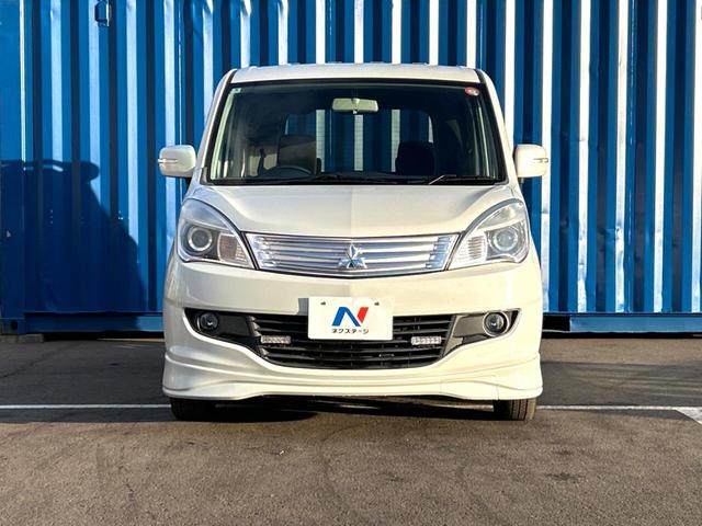 デリカＤ：２ Ｓ　４ＷＤ　禁煙車　両側電動スライドドア　オーディオ　ＨＩＤヘッドライト　スマートキー　純正１５インチＡＷ　シートヒーター　電動格納ミラー　ドアバイザー　盗難防止システム　オートライト　プライバシーガラス（13枚目）