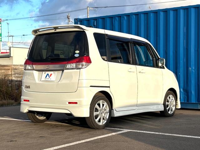 デリカＤ：２ Ｓ　４ＷＤ　禁煙車　両側電動スライドドア　オーディオ　ＨＩＤヘッドライト　スマートキー　純正１５インチＡＷ　シートヒーター　電動格納ミラー　ドアバイザー　盗難防止システム　オートライト　プライバシーガラス（16枚目）