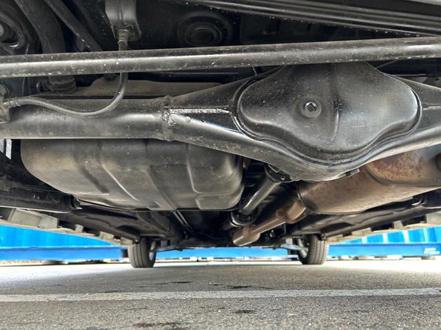 デリカＤ：２ Ｓ　４ＷＤ　禁煙車　両側電動スライドドア　オーディオ　ＨＩＤヘッドライト　スマートキー　純正１５インチＡＷ　シートヒーター　電動格納ミラー　ドアバイザー　盗難防止システム　オートライト　プライバシーガラス（18枚目）