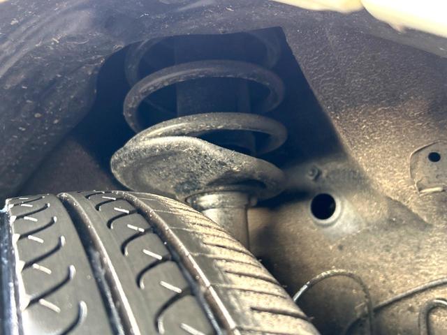 デリカＤ：２ Ｓ　４ＷＤ　禁煙車　両側電動スライドドア　オーディオ　ＨＩＤヘッドライト　スマートキー　純正１５インチＡＷ　シートヒーター　電動格納ミラー　ドアバイザー　盗難防止システム　オートライト　プライバシーガラス（19枚目）