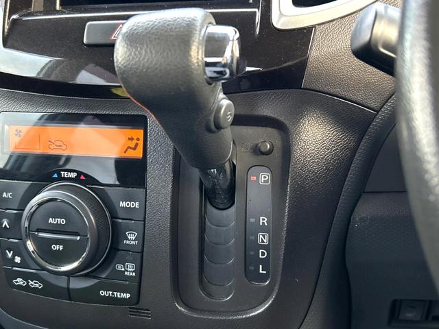 デリカＤ：２ Ｓ　４ＷＤ　禁煙車　両側電動スライドドア　オーディオ　ＨＩＤヘッドライト　スマートキー　純正１５インチＡＷ　シートヒーター　電動格納ミラー　ドアバイザー　盗難防止システム　オートライト　プライバシーガラス（22枚目）