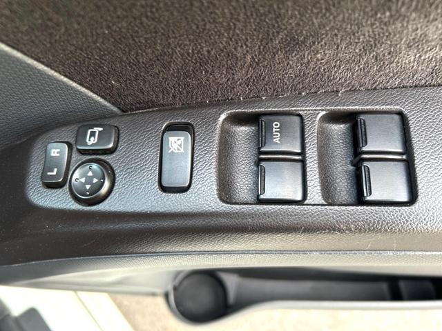 デリカＤ：２ Ｓ　４ＷＤ　禁煙車　両側電動スライドドア　オーディオ　ＨＩＤヘッドライト　スマートキー　純正１５インチＡＷ　シートヒーター　電動格納ミラー　ドアバイザー　盗難防止システム　オートライト　プライバシーガラス（32枚目）