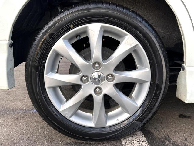 デリカＤ：２ Ｓ　４ＷＤ　禁煙車　両側電動スライドドア　オーディオ　ＨＩＤヘッドライト　スマートキー　純正１５インチＡＷ　シートヒーター　電動格納ミラー　ドアバイザー　盗難防止システム　オートライト　プライバシーガラス（40枚目）