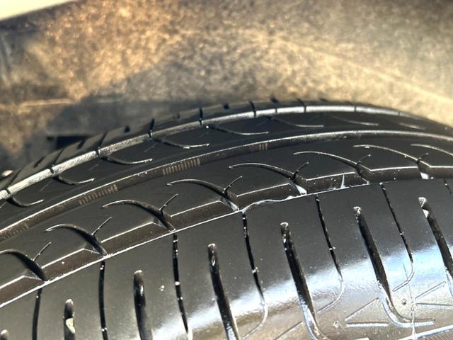 デリカＤ：２ Ｓ　４ＷＤ　禁煙車　両側電動スライドドア　オーディオ　ＨＩＤヘッドライト　スマートキー　純正１５インチＡＷ　シートヒーター　電動格納ミラー　ドアバイザー　盗難防止システム　オートライト　プライバシーガラス（42枚目）