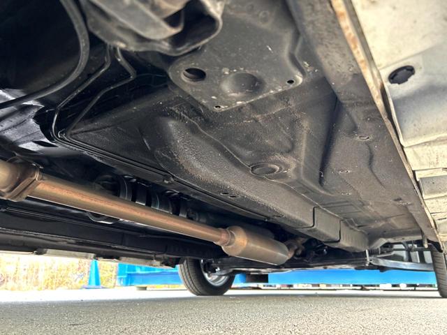 デリカＤ：２ Ｓ　４ＷＤ　禁煙車　両側電動スライドドア　オーディオ　ＨＩＤヘッドライト　スマートキー　純正１５インチＡＷ　シートヒーター　電動格納ミラー　ドアバイザー　盗難防止システム　オートライト　プライバシーガラス（45枚目）