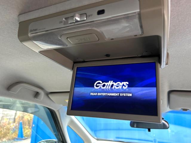 フリード Ｇ・ホンダセンシング　４ＷＤ　禁煙車　両側電動ドア　後席モニター　純正ＳＤナビ　バックカメラ　衝突被害軽減システム　レーダークルーズ　ハーフレザーシート　コーナーセンサー　スマートキー　ＬＥＤヘッド　ビルトインＥＴＣ（3枚目）