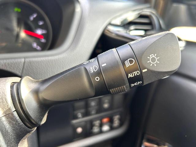 ヴォクシー ZS 煌III 4WD 両側電動ドア 純正9型SDナビ バックカメラ 衝突被害軽減システム ハーフレザーシート ドラレコ コーナーセンサー スマートキー LEDヘッド ビルトインETC クルコン オートライト(27枚目)