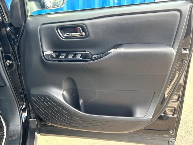 ヴォクシー ZS 煌III 4WD 両側電動ドア 純正9型SDナビ バックカメラ 衝突被害軽減システム ハーフレザーシート ドラレコ コーナーセンサー スマートキー LEDヘッド ビルトインETC クルコン オートライト(37枚目)