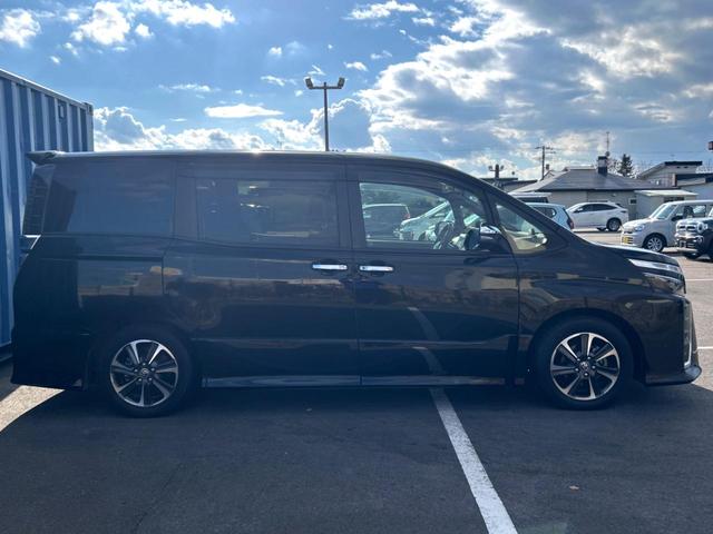 ヴォクシー ZS 煌III 4WD 両側電動ドア 純正9型SDナビ バックカメラ 衝突被害軽減システム ハーフレザーシート ドラレコ コーナーセンサー スマートキー LEDヘッド ビルトインETC クルコン オートライト(43枚目)