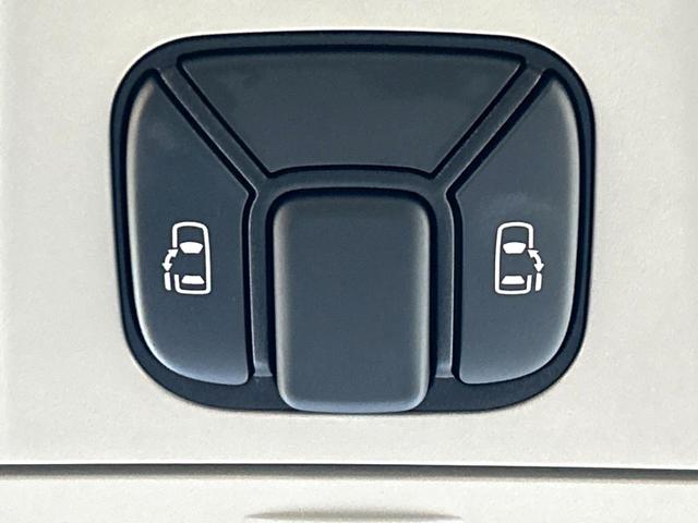 アルファード ２４０Ｓ　４ＷＤ　両側電動ドア　後席モニター　バックカメラ　寒冷地仕様　スマートキー　ＨＩＤヘッド　ビルトインＥＴＣ　純正１８インチアルミ　オートライト　デュアルエアコン　リアエアコン　ＣＤ　ＤＶＤ再生（5枚目）