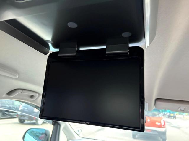 アルファード ２４０Ｓ　４ＷＤ　両側電動ドア　後席モニター　バックカメラ　寒冷地仕様　スマートキー　ＨＩＤヘッド　ビルトインＥＴＣ　純正１８インチアルミ　オートライト　デュアルエアコン　リアエアコン　ＣＤ　ＤＶＤ再生（6枚目）