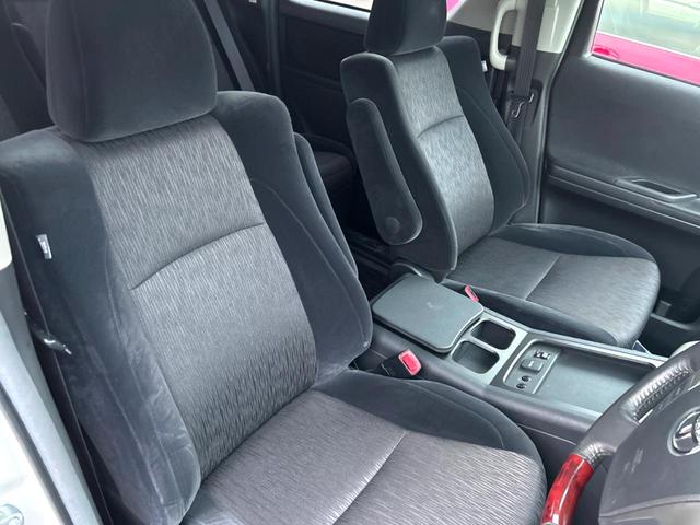 アルファード ２４０Ｓ　４ＷＤ　両側電動ドア　後席モニター　バックカメラ　寒冷地仕様　スマートキー　ＨＩＤヘッド　ビルトインＥＴＣ　純正１８インチアルミ　オートライト　デュアルエアコン　リアエアコン　ＣＤ　ＤＶＤ再生（8枚目）