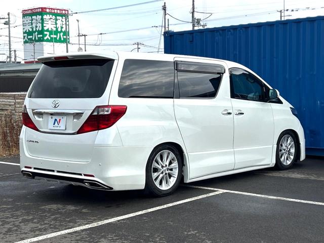 アルファード ２４０Ｓ　４ＷＤ　両側電動ドア　後席モニター　バックカメラ　寒冷地仕様　スマートキー　ＨＩＤヘッド　ビルトインＥＴＣ　純正１８インチアルミ　オートライト　デュアルエアコン　リアエアコン　ＣＤ　ＤＶＤ再生（17枚目）