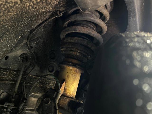 アルファード ２４０Ｓ　４ＷＤ　両側電動ドア　後席モニター　バックカメラ　寒冷地仕様　スマートキー　ＨＩＤヘッド　ビルトインＥＴＣ　純正１８インチアルミ　オートライト　デュアルエアコン　リアエアコン　ＣＤ　ＤＶＤ再生（20枚目）