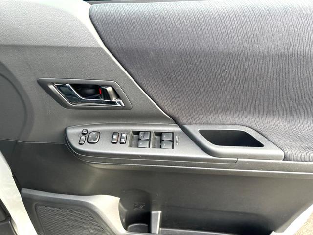 アルファード ２４０Ｓ　４ＷＤ　両側電動ドア　後席モニター　バックカメラ　寒冷地仕様　スマートキー　ＨＩＤヘッド　ビルトインＥＴＣ　純正１８インチアルミ　オートライト　デュアルエアコン　リアエアコン　ＣＤ　ＤＶＤ再生（31枚目）