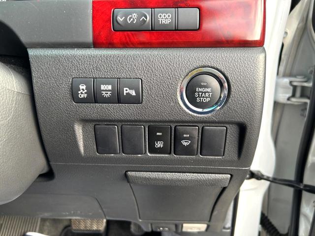 アルファード ２４０Ｓ　４ＷＤ　両側電動ドア　後席モニター　バックカメラ　寒冷地仕様　スマートキー　ＨＩＤヘッド　ビルトインＥＴＣ　純正１８インチアルミ　オートライト　デュアルエアコン　リアエアコン　ＣＤ　ＤＶＤ再生（32枚目）