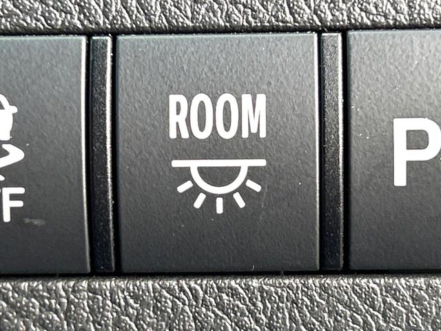 アルファード ２４０Ｓ　４ＷＤ　両側電動ドア　後席モニター　バックカメラ　寒冷地仕様　スマートキー　ＨＩＤヘッド　ビルトインＥＴＣ　純正１８インチアルミ　オートライト　デュアルエアコン　リアエアコン　ＣＤ　ＤＶＤ再生（34枚目）