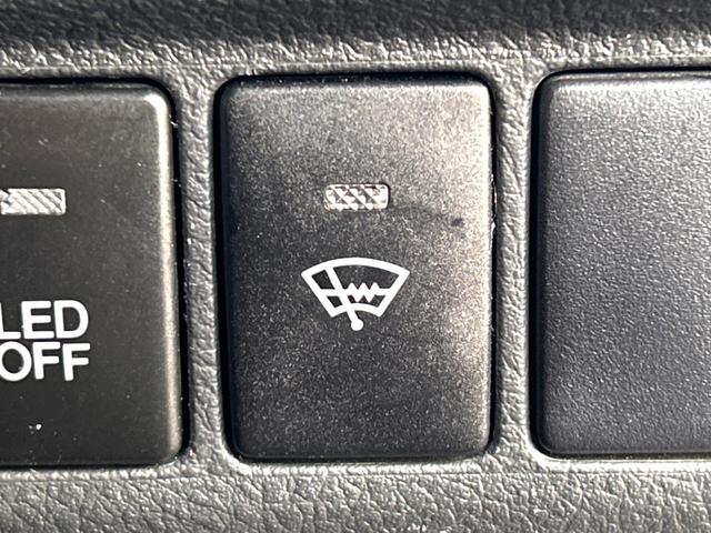 アルファード ２４０Ｓ　４ＷＤ　両側電動ドア　後席モニター　バックカメラ　寒冷地仕様　スマートキー　ＨＩＤヘッド　ビルトインＥＴＣ　純正１８インチアルミ　オートライト　デュアルエアコン　リアエアコン　ＣＤ　ＤＶＤ再生（37枚目）