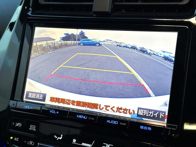 プリウス Ｓツーリングセレクション　４ＷＤ　禁煙車　黒革シート　純正９型ＳＤナビ　バックカメラ　寒冷地仕様　衝突被害軽減システム　レーダークルーズ　ドラレコ　スマートキー　ＬＥＤヘッド　ビルトインＥＴＣ　純正１７インチアルミ（4枚目）