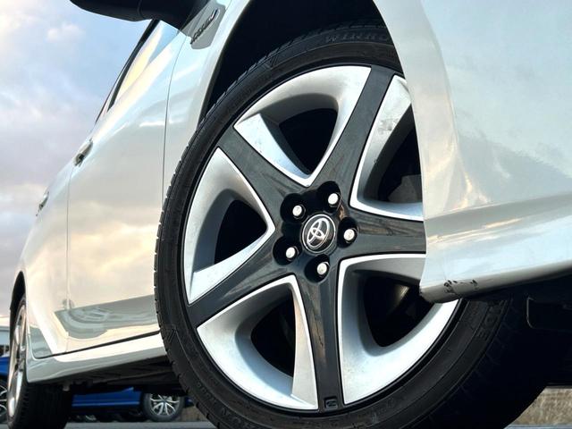 プリウス Ｓツーリングセレクション　４ＷＤ　禁煙車　黒革シート　純正９型ＳＤナビ　バックカメラ　寒冷地仕様　衝突被害軽減システム　レーダークルーズ　ドラレコ　スマートキー　ＬＥＤヘッド　ビルトインＥＴＣ　純正１７インチアルミ（11枚目）